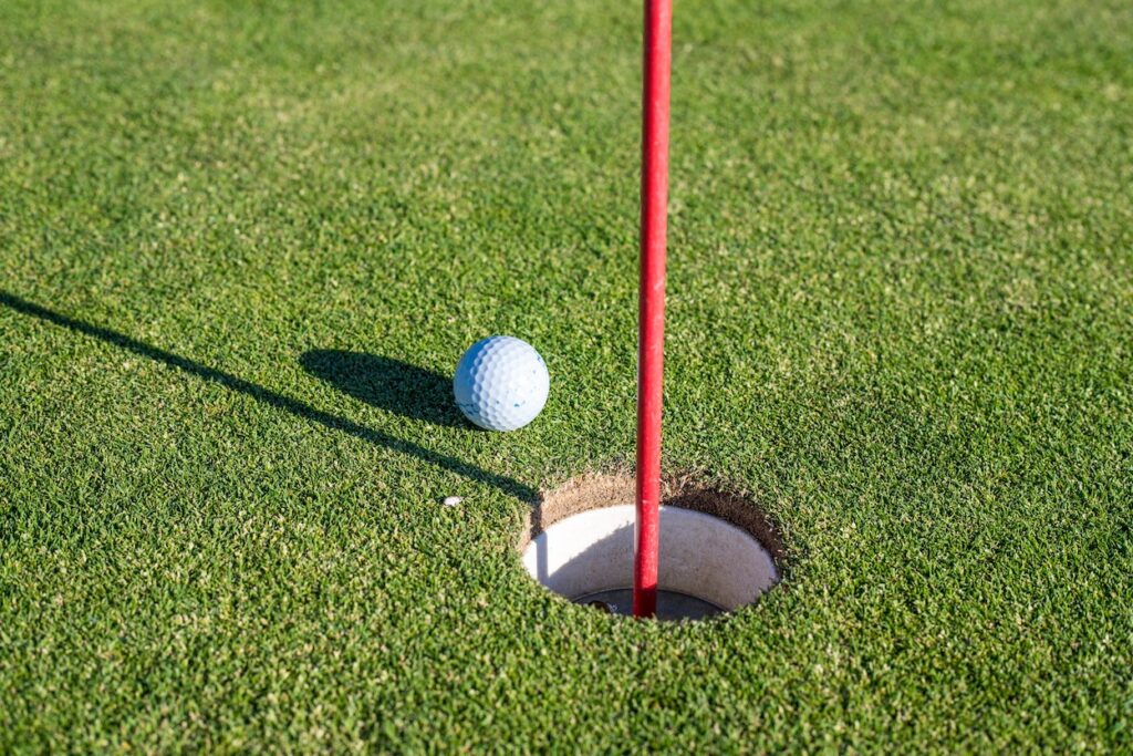 Golf hole